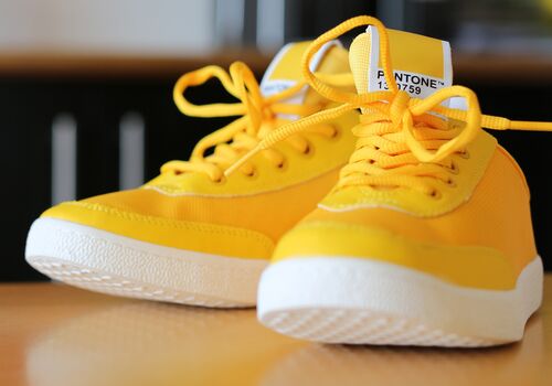 Schuhe in Bewegung signalisieren mutige Entwicklung und neue Wege für Deine Kommunikation.